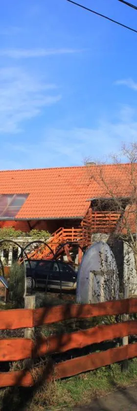 A Kert Apartman，位于Rezi的酒店