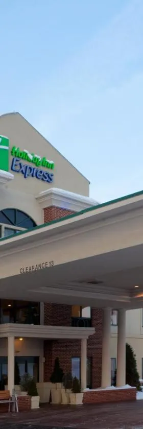 Holiday Inn Express Lordstown-Newton Falls/Warren by IHG，位于Newton Falls的酒店
