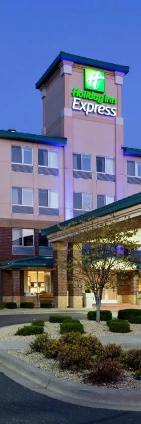 Holiday Inn Express Hotel & Suites-St. Paul by IHG，位于Vadnais Heights的酒店
