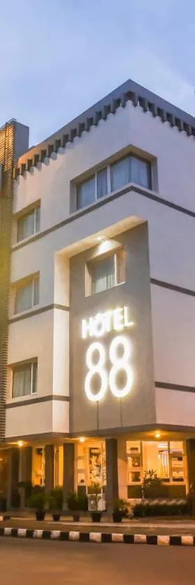 Hotel 88 Jember By WH - Strategic Location In The City Center，位于任抹的酒店