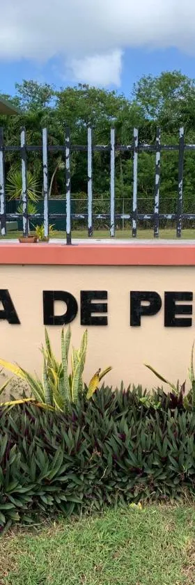 Entire Private Villa- Casa De Pedro，位于Mangilao的酒店