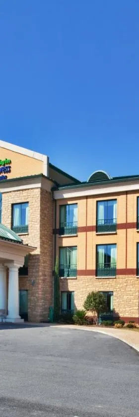 Holiday Inn Express & Suites Macon - I-475 by IHG，位于梅肯的酒店
