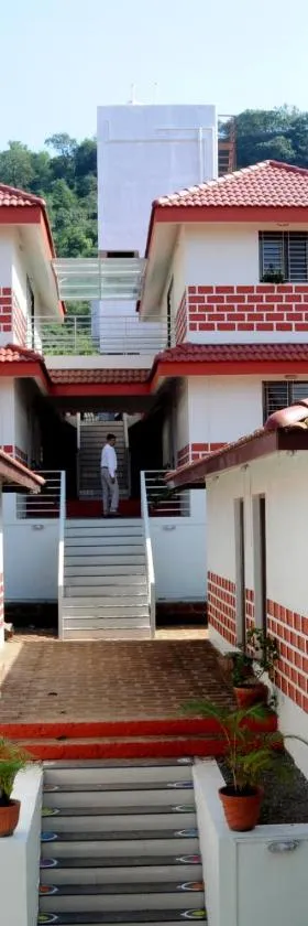 Rutu's Holidays Resort Panhala，位于Panhāla的酒店