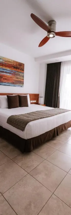 Hotel Cucuve，位于阿约拉港的酒店