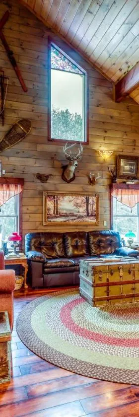 The Bear Lodge，位于North River的酒店