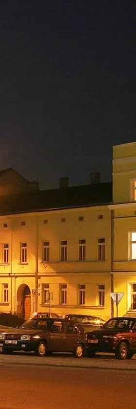 CORNER HOTEL U DIVADLA*** - ZNOJMO，位于兹诺伊莫的酒店