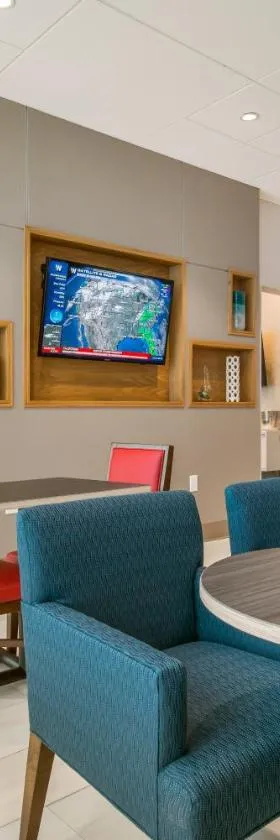 Holiday Inn Express & Suites - Carrollton West by IHG，位于卡罗尔顿的酒店