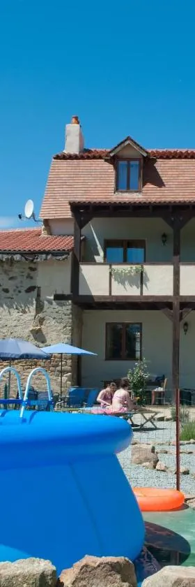 L'Ancien Presbytère Chambres D'hote ou Gite，位于Le Dorat的酒店