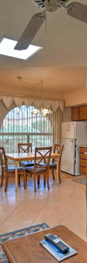 Green Valley Townhome with Resort Amenities!，位于绿谷的酒店