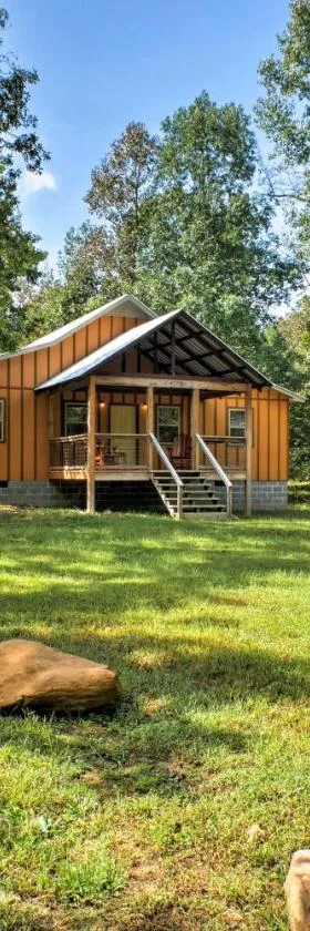 3 Mi to Little River Canyon Scenic Alabama Cabin，位于佩恩堡的酒店