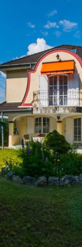 Villa Kalman Pansio，位于Dunabogdány的酒店