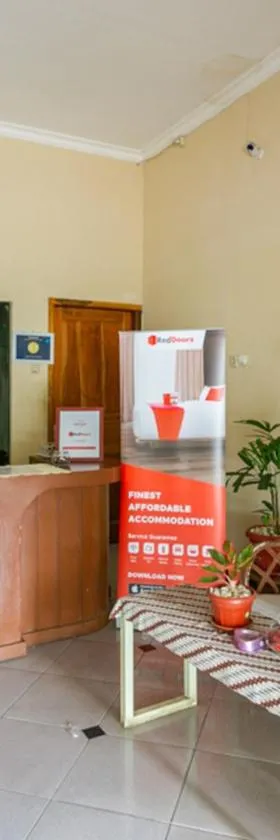 RedDoorz Syariah @ Sakinah Guesthouse，位于Sragen的酒店