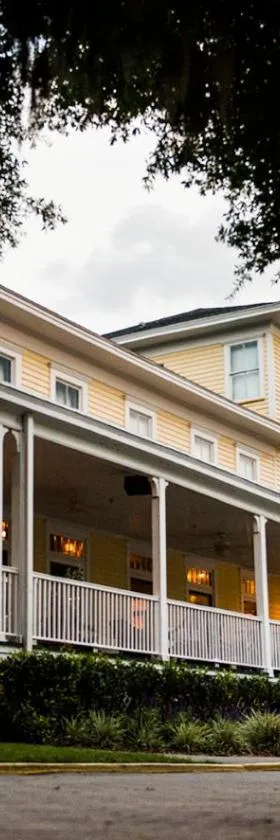 Lakeside Inn on Lake Dora，位于芒特多拉的酒店