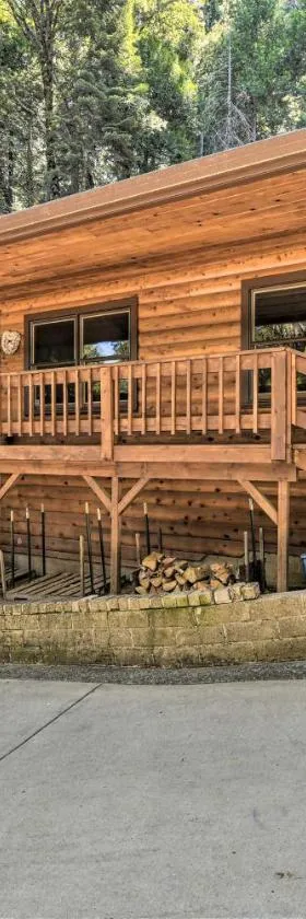 11 Mi to Apple Hill Pollock Pines Resort Cabin，位于Pollock Pines的酒店
