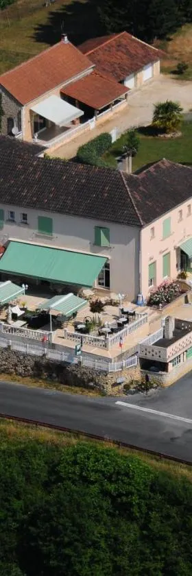 LOGIS HÔTEL RESTAURANT SPA Les BALCONS DE L'ESPERANCE，位于利梅伊的酒店
