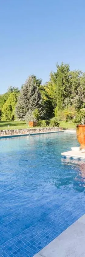 Gite au coeur de la Provence & SPA，位于圣卡纳的酒店