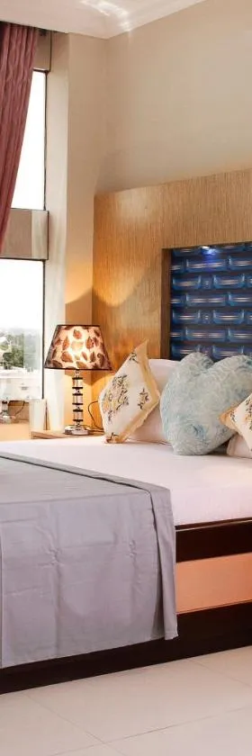 Hotel Skyark，位于根尼亚古马里的酒店