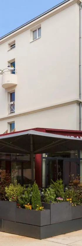Logis Hôtel du Haut-Bugey，位于瓦约纳克斯的酒店