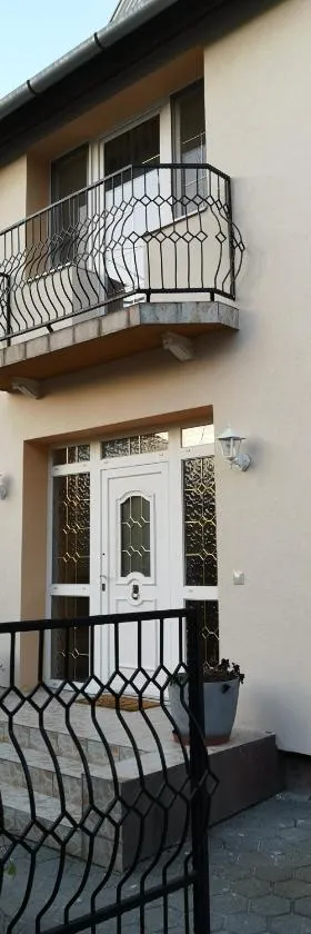 Hotello Apartmanház és Panzió，位于佐洛埃格塞格的酒店