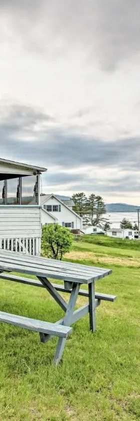 Newfound Lake Studio BBQ, Fire Pit and Beach Access，位于布里斯托的酒店