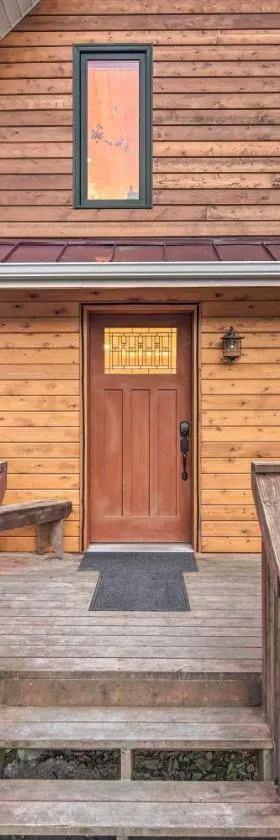 Ketchikan Apt - Walk to Refuge Cove Beach!，位于克奇坎的酒店