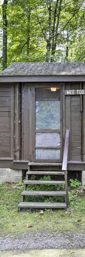 Rustic Hayward Cabin With Spider Lake Access!，位于Seeley的酒店