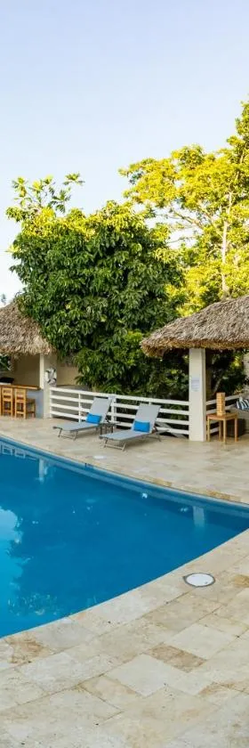 Blue Paloma Bed & Breakfast，位于卢西的酒店