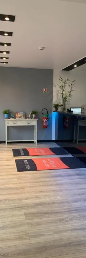 德利拉斯里莱丝酒店，位于帕尔特奈的酒店