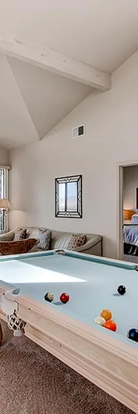 Borrego Springs Hideaway Pool Table, Mtn Views!，位于博雷戈斯普林斯的酒店