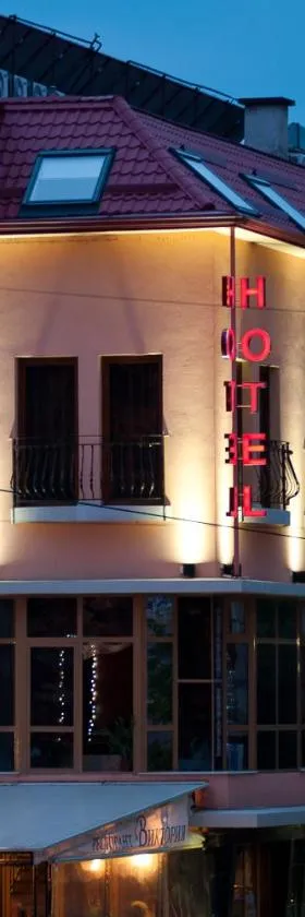 Hotel Victoria，位于帕纳久里什泰的酒店