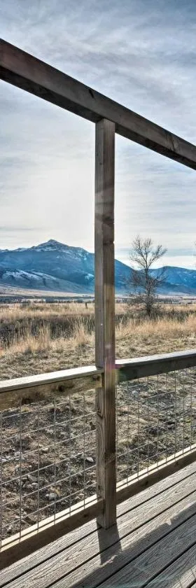 Romantic Mountain Getaway - 1 Hour to Yellowstone!，位于利文斯顿的酒店