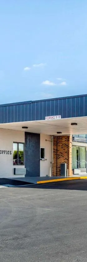 舒尔物德/乔利埃特伊克诺旅店，位于Shorewood的酒店