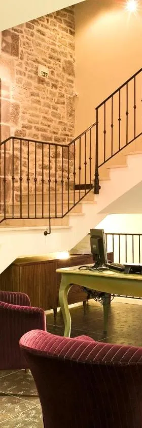 乐克洛斯雷比洛特酒店，位于吕克瑟伊莱班的酒店