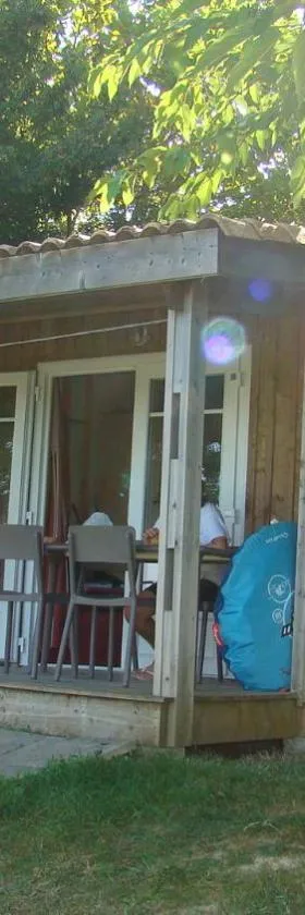 CAMPING LES GRAVES，位于圣皮尔拉菲的酒店