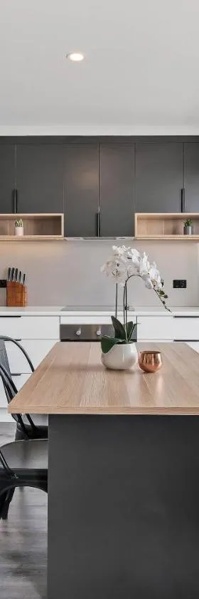 Youngtown Executive Apartments - 2BR included, Free Parking & Wifi, Sofa Bed & Cot fee applies，位于朗塞斯顿的酒店