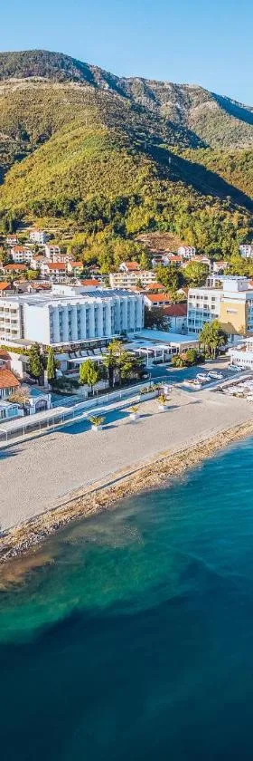 Carine Hotel Delfin，位于比耶拉的酒店