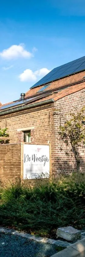 B&B De Woestijn，位于Roosdaal的酒店