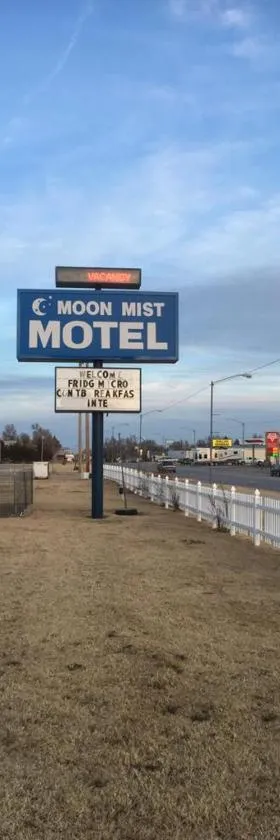 Moon Mist Motel，位于Meade的酒店
