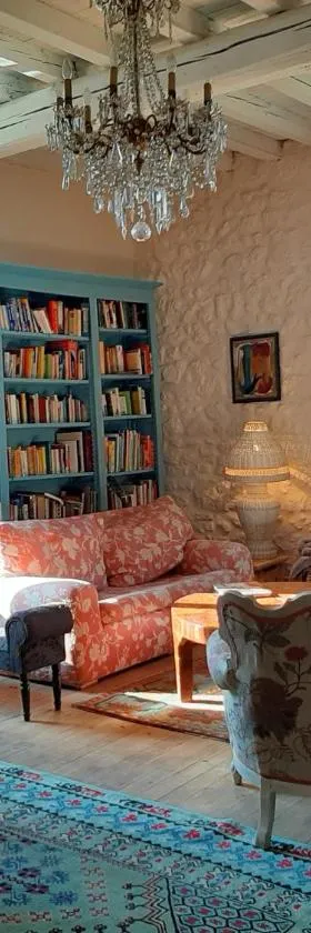 Aux Tuileries Nord b&b，位于克雷翁的酒店