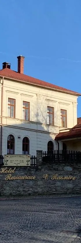 Hotel U Radnice Aš，位于阿斯的酒店