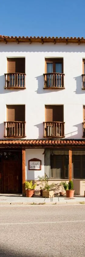 Hostal La Toba，位于Cañete的酒店