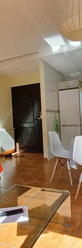 Apartamentos Virgen de Tironcillo，位于Cuzcurrita-Río Tirón的酒店