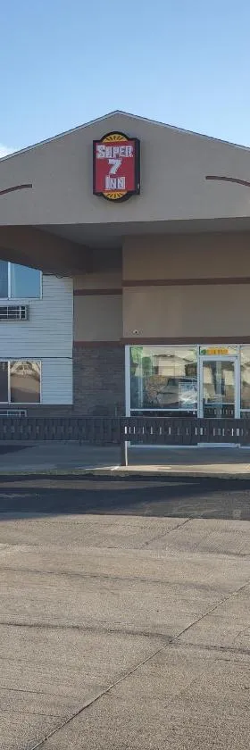 泰康速7酒店，位于Tecumseh的酒店