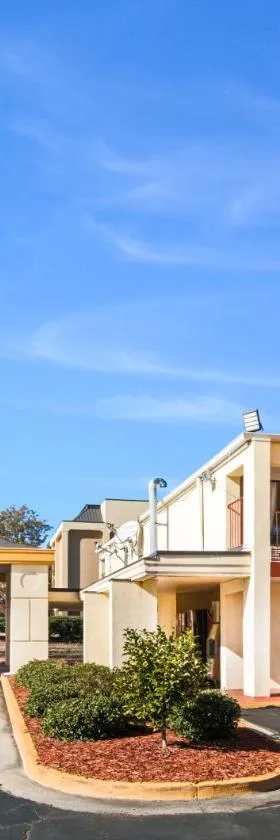 科尼尔斯伊克诺旅馆，位于科尼尔斯的酒店