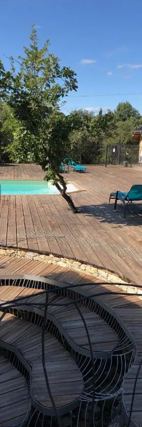 Spa Les Jardins De Chiron Lodges et Tiny House dans le sud，位于Sauve的酒店