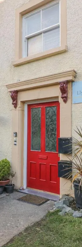 Llys Madoc, First Floor Flat，位于Penmaen-mawr的酒店