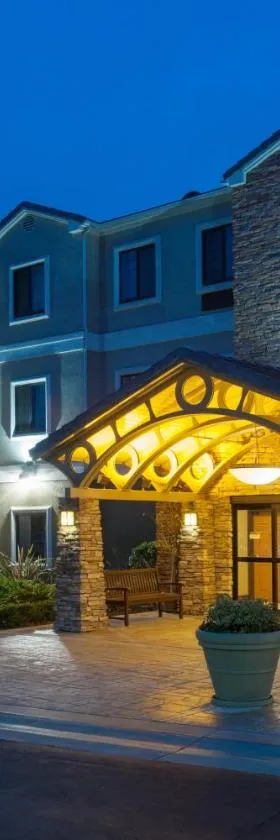 Staybridge Suites Irvine East/Lake Forest by IHG，位于森林湖的酒店