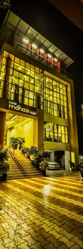 Hotel Manasi Royal，位于萨塔拉的酒店