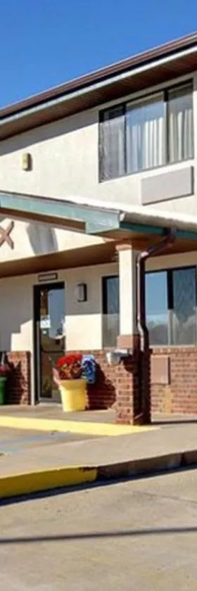 Cassville Four Seasons Inn & Suites，位于Cassville的酒店