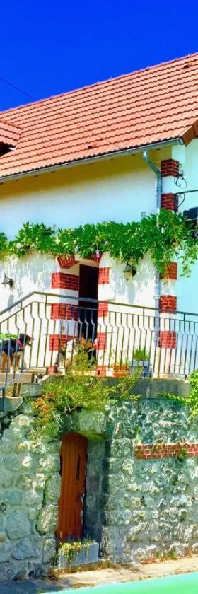 Chambres chez l'habitant et table d'hôtes Crocq "le vieil hôtel"，位于Crocq的酒店